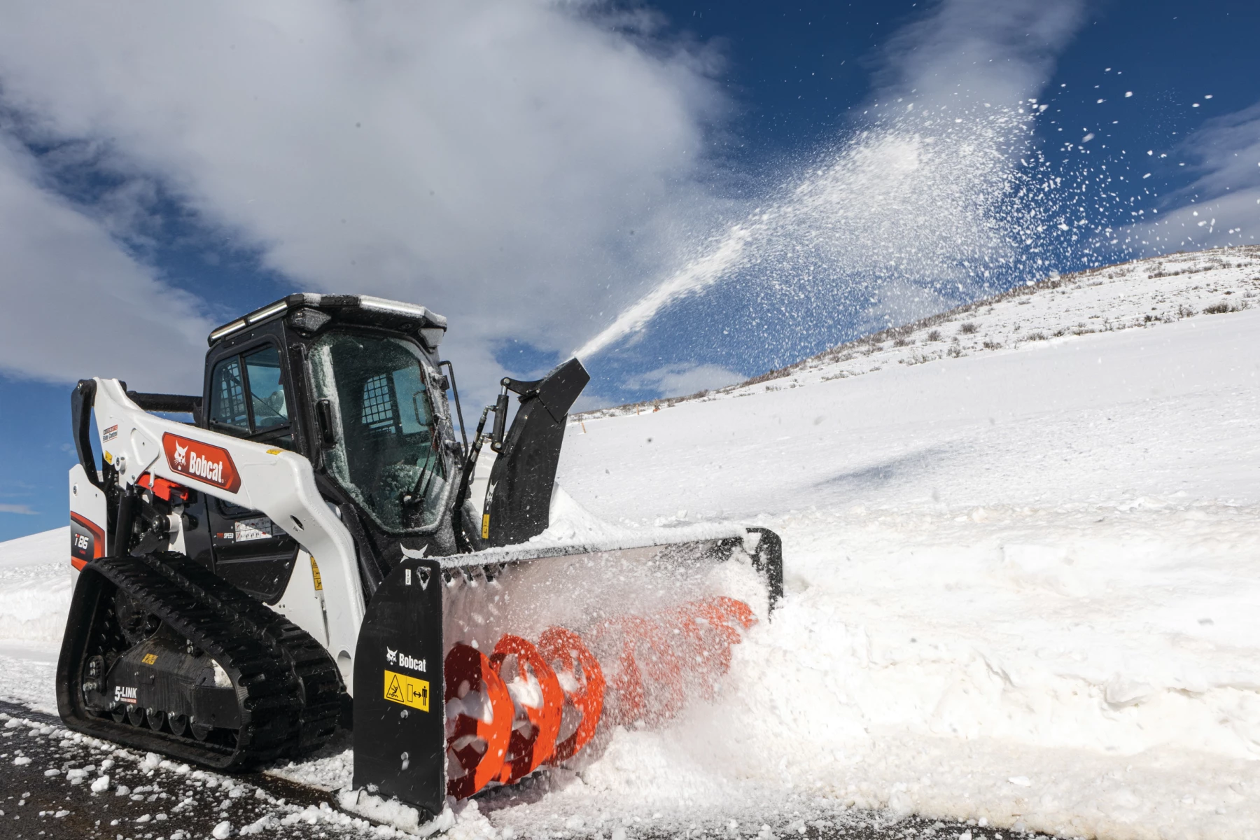 bobcat-t86-compact-track-loader-snowblower-attachment-1m7a5641-032723